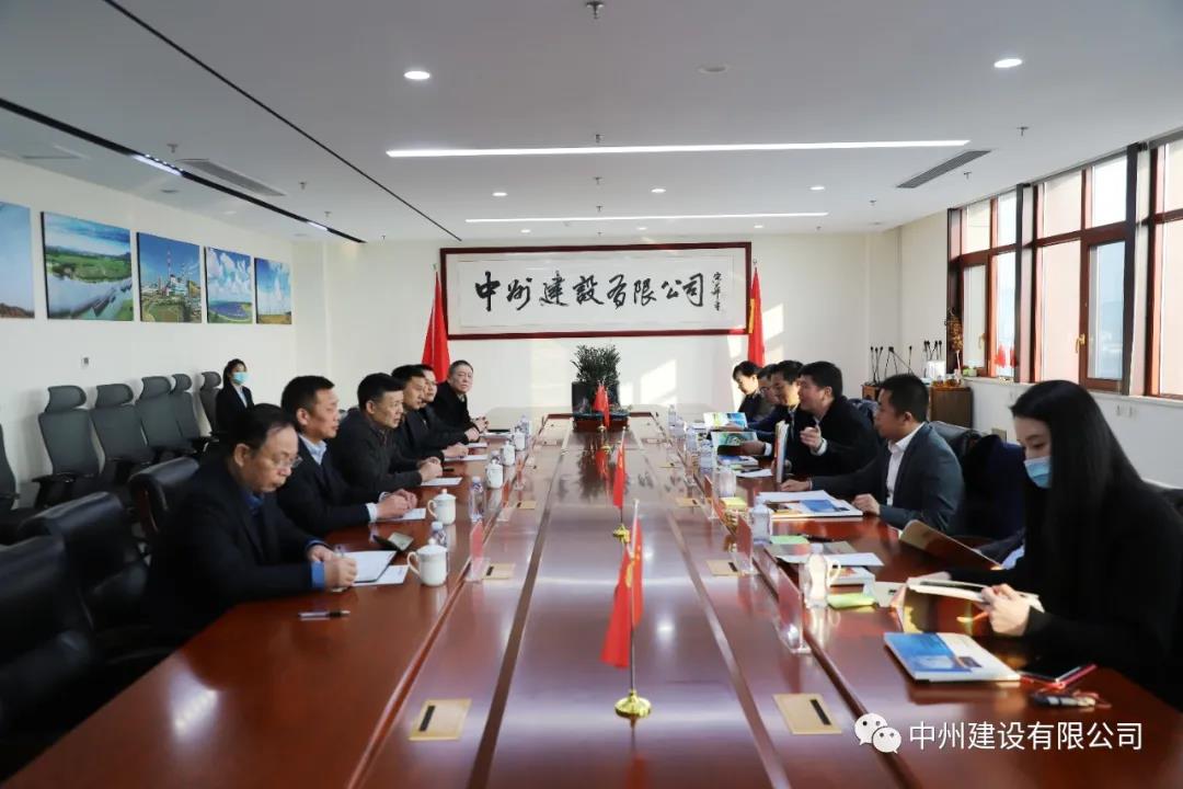 大唐河南清潔能源有限責(zé)任公司總經(jīng)理王永民、金風(fēng)科技集團(tuán)國內(nèi)營銷中心副總經(jīng)理韓明剛一行到我司參觀考察